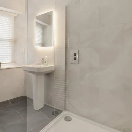2 Bed In Oc-lr039